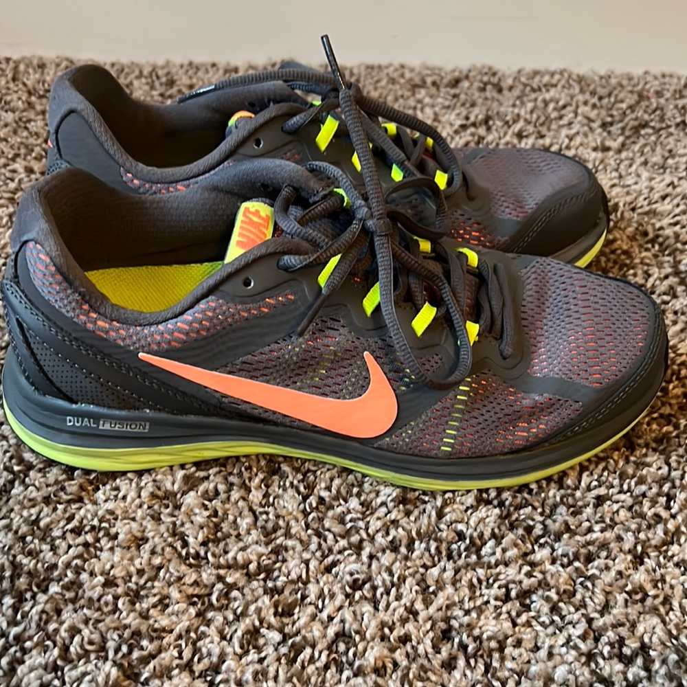 Nike women’s sneakers